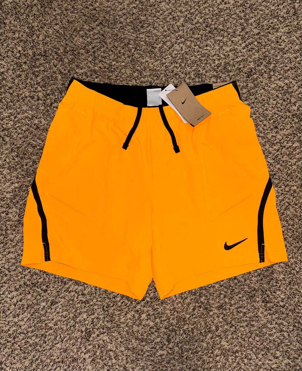 NikeCourt Advantage Men's Dri-FIT 9-Inch Tennis Shorts - Laser Orange/Black